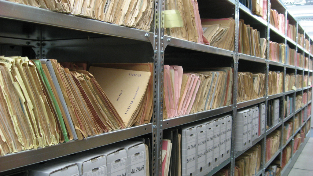 Photo d'une salle d'archives, représentant les ressources proposées sur l'ammoniac
